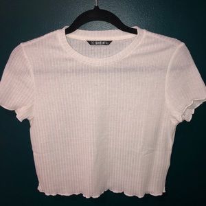 Cropped white ribbed shirt